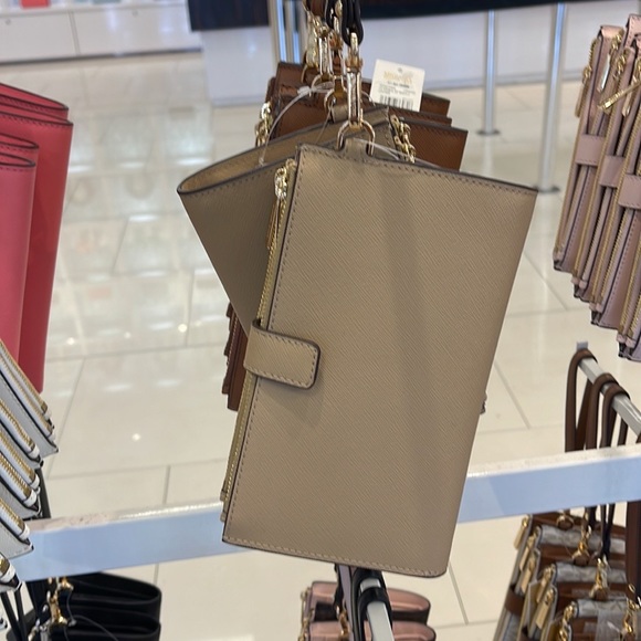 MICHAEL KORS LARGE DOUBLE ZIP WRISTLET WALLET PHONE CASE CLUTCH 
Camel
NWT - Picture 10 of 16